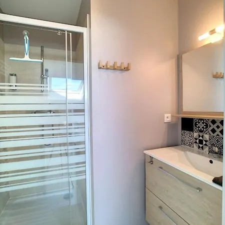 Beau Duplex Et Proche De La Apartment